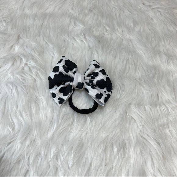 Cow print Bummie and bow set for baby girl - Picture 3 of 4